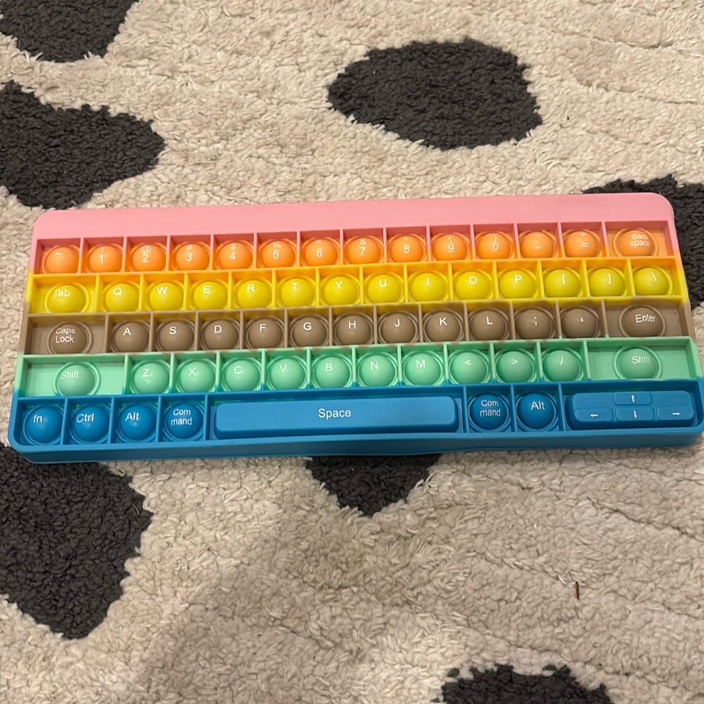 Keyboard pop it